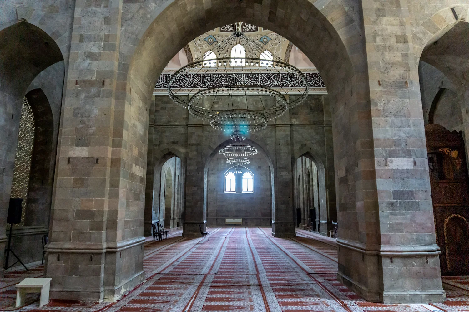 Shamakhi Juma Mosque Architecture Shamakhi Juma Mosque Central Asian-style interior.