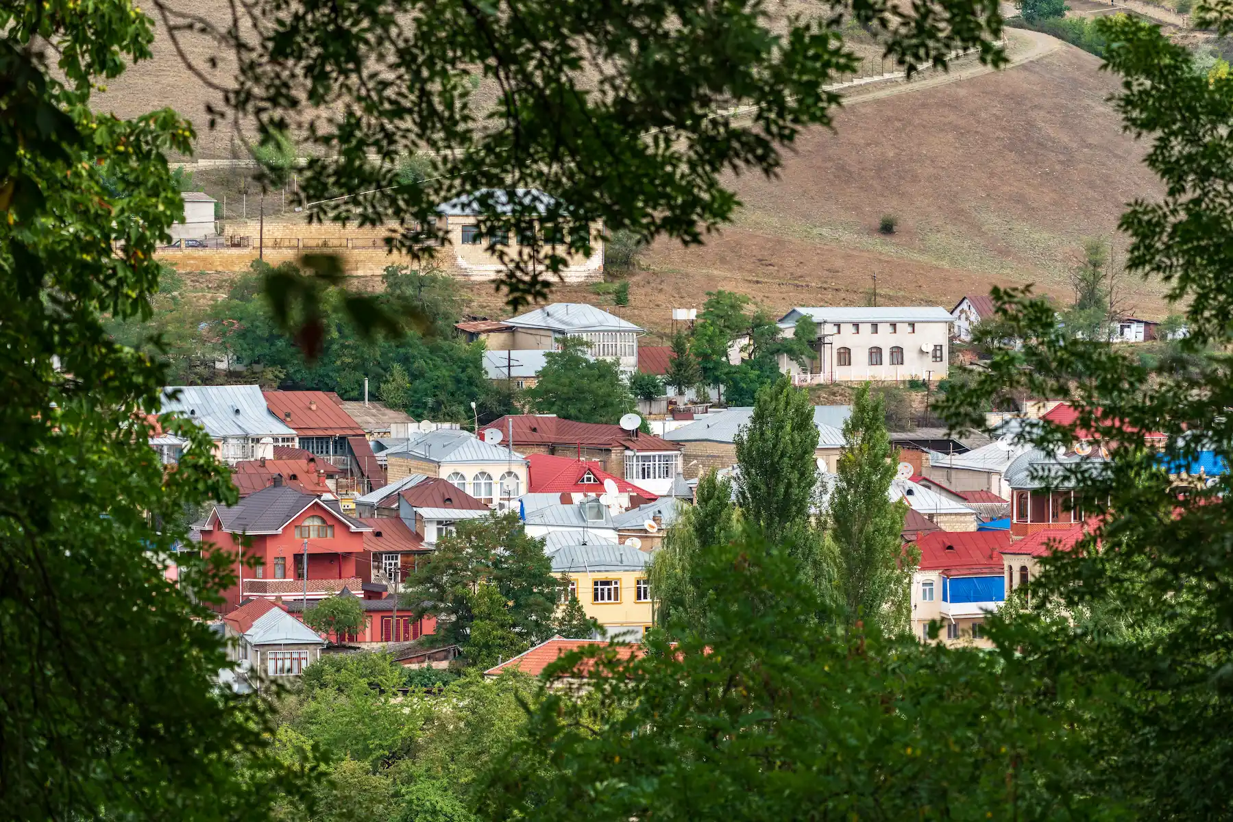 Krasnaya Sloboda Quba Krasnaya Sloboda in Quba, Azerbaijan, with its red-roofed buildings among trees.