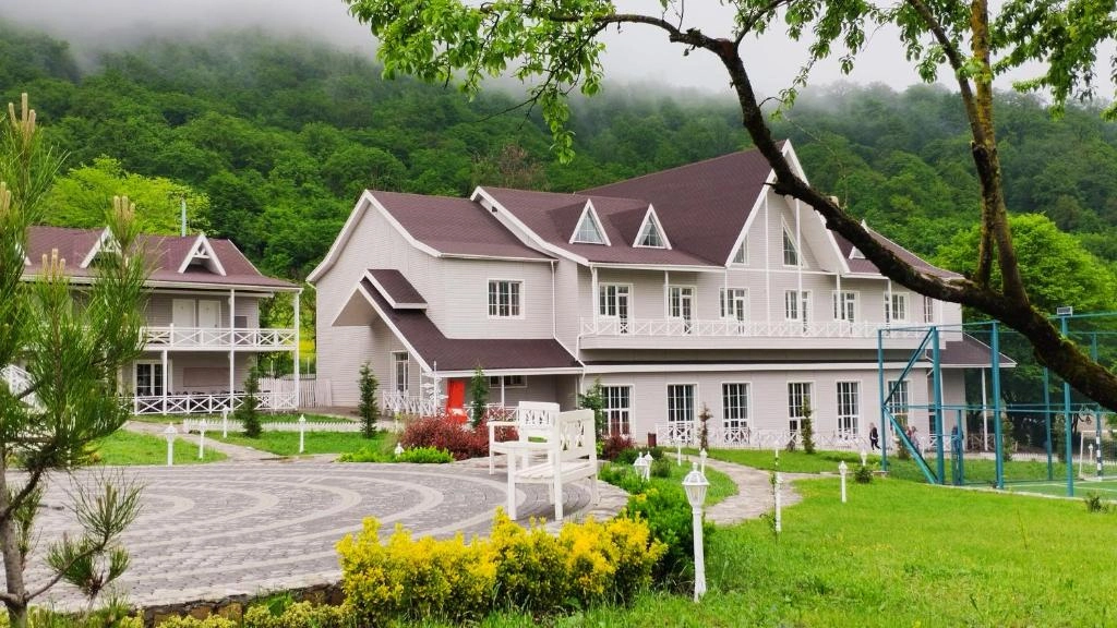 Macara Village Resort Lake Chanlibel Relaxing Macara Village Resort located right on the shore of Lake Chanlibel.